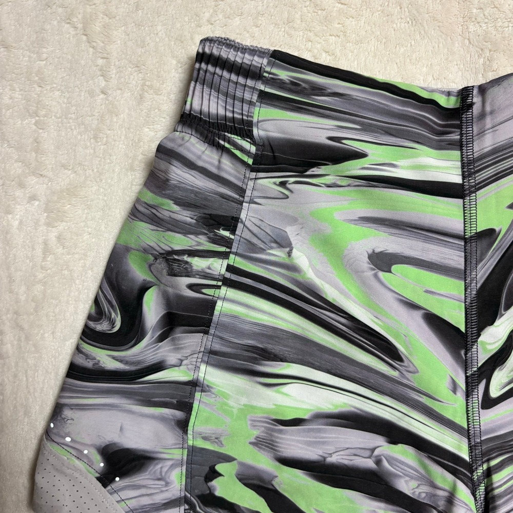 Lululemon Women's Hotty Hot High Rise Shorts 4" Size 4 Special Edition Green - Picture 5 of 10